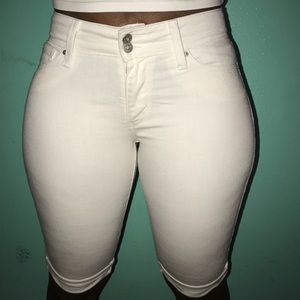 Levi’s white bermuda shorts